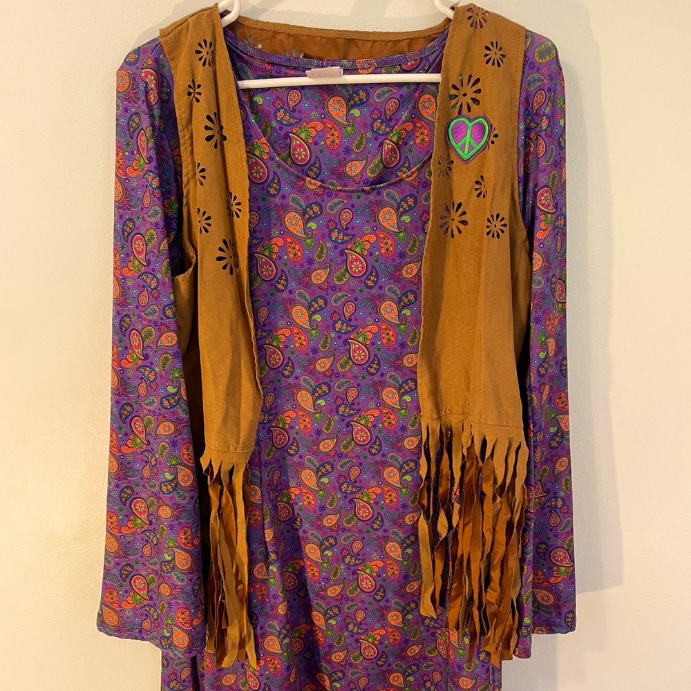 Size Large Halloween costume 70s themed